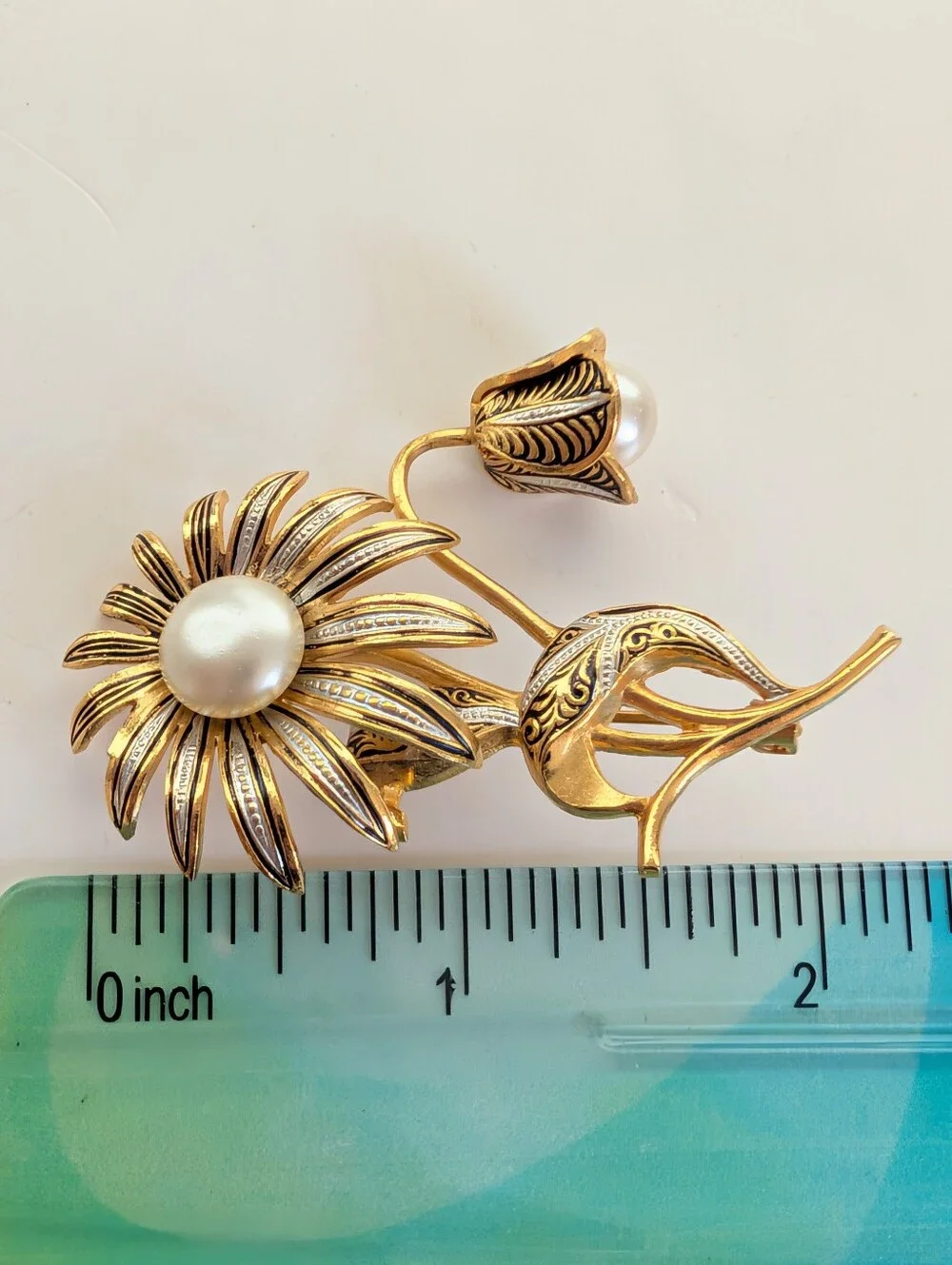 Vintage Damascene Gold Tone Signed Spain Faux Pearl Daisy Flower Brooch